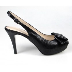 zapatos negros de vestir.8010