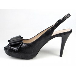 zapatos negros de vestir.8010