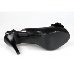 zapatos negros de vestir.8010