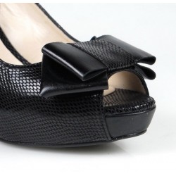 zapatos negros de vestir.8010