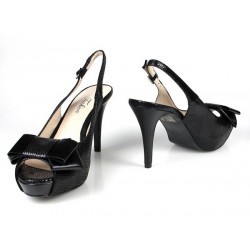 zapatos negros de vestir.8010