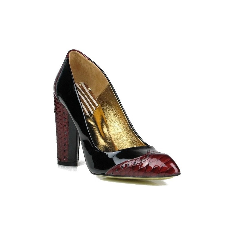 zapatos de salón charol negro.10