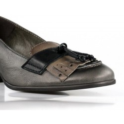 zapatos grises con flecos . 15034