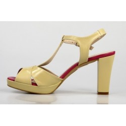 sandalias beige con tacón cuadrado 51