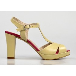 sandalias beige con tacón cuadrado 51