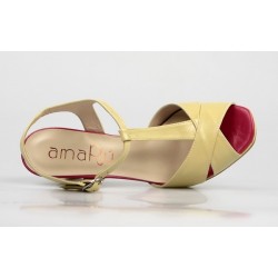 sandalias beige con tacón cuadrado 51