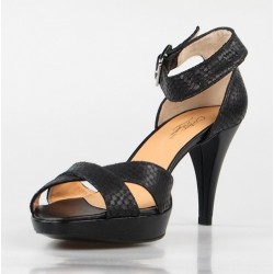 sandalia negra con pulsera 326
