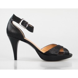 sandalia negra con pulsera 326