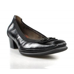 zapatos negros de piel.  x287
