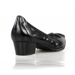 zapatos negros de piel.  x287
