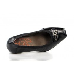 zapatos negros de piel.  x287