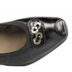 zapatos negros de piel.  x287