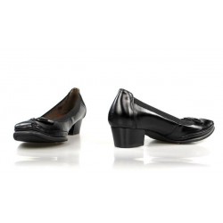 zapatos negros de piel.  x287