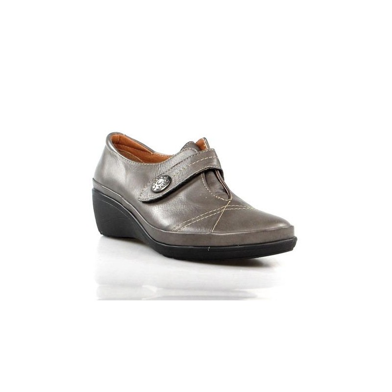 zapatos de piel gris con cuña . x308