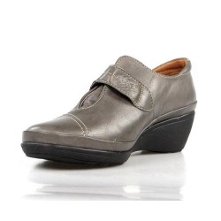 zapatos de piel gris con cuña . x308