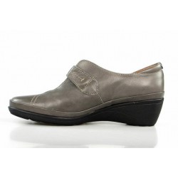 zapatos de piel gris con cuña . x308