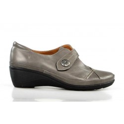 zapatos de piel gris con cuña . x308