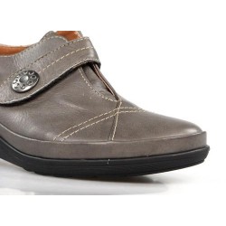 zapatos de piel gris con cuña . x308