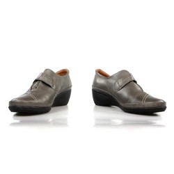 zapatos de piel gris con cuña . x308