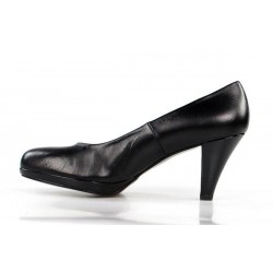 zapatos de salón negros en piel . 7586 