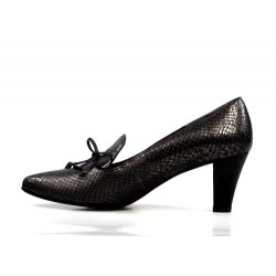 zapatos grises con lazo.175
