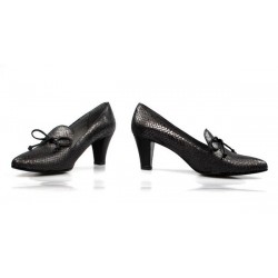 zapatos grises con lazo.175