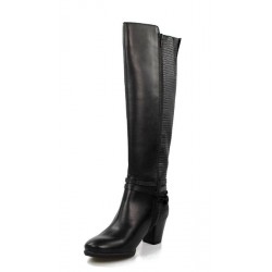 botas altas negras de piel . 15172