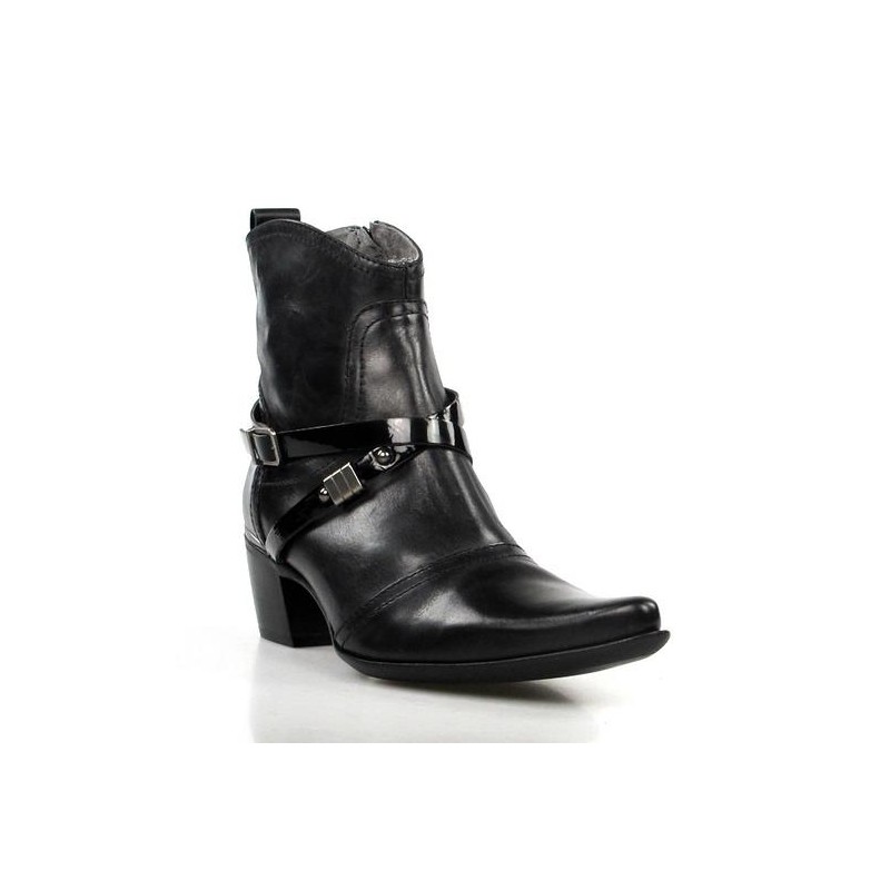 botines negros con puntera .ps5
