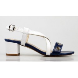 sandalias de tacón cuadrado azules y blancas. am12
