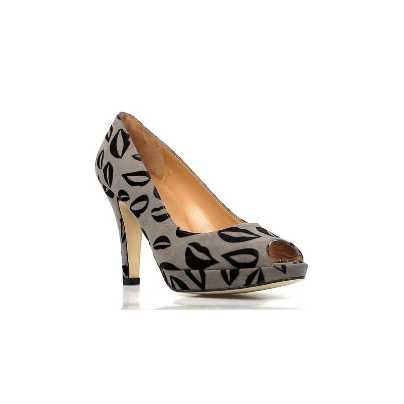 peep toe  gris . labios 