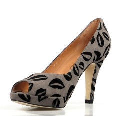 peep toe  gris . labios 