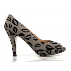 peep toe  gris . labios 