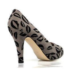 peep toe  gris . labios 