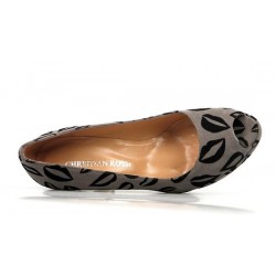 peep toe  gris . labios 