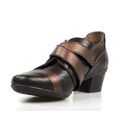 zapato abotinado marrón. va6