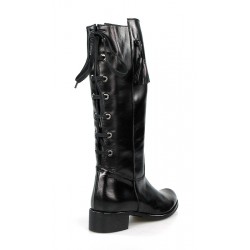 botas negras con cordón trasero.x340