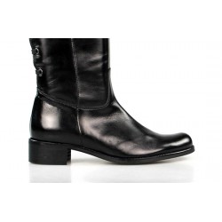 botas negras con cordón trasero.x340