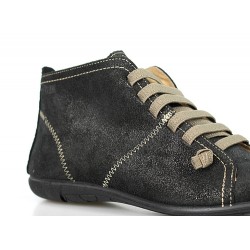 abotinados serraje negro con cordones .1310