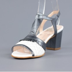 Sandalia azul y blanca .m1