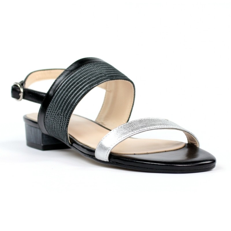 Sandalia plana negra y plata.ma9