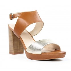 Sandalias color cuero con tira dorada.ma23