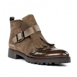 Botines taupe con flecos.pk
