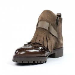 Botines taupe con flecos.pk