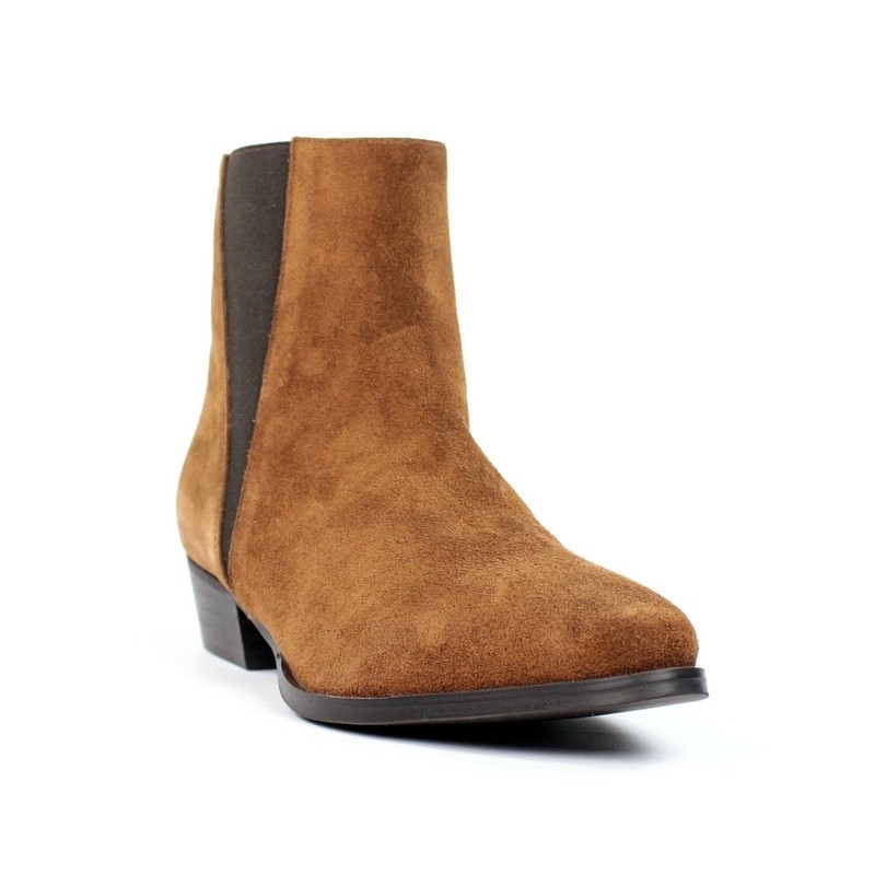 Botines de color cuero bajos.he4