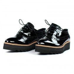 Zapatos de charol cuña ligera.50022