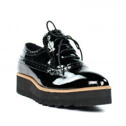 Zapatos de charol cuña ligera.50022