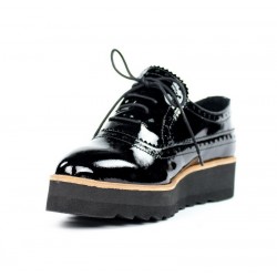 Zapatos de charol cuña ligera.50022