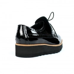 Zapatos de charol cuña ligera.50022