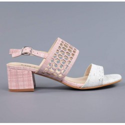Sandalia rosa y blanca.821