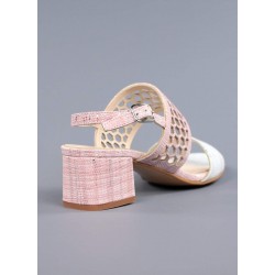 Sandalia rosa y blanca.821